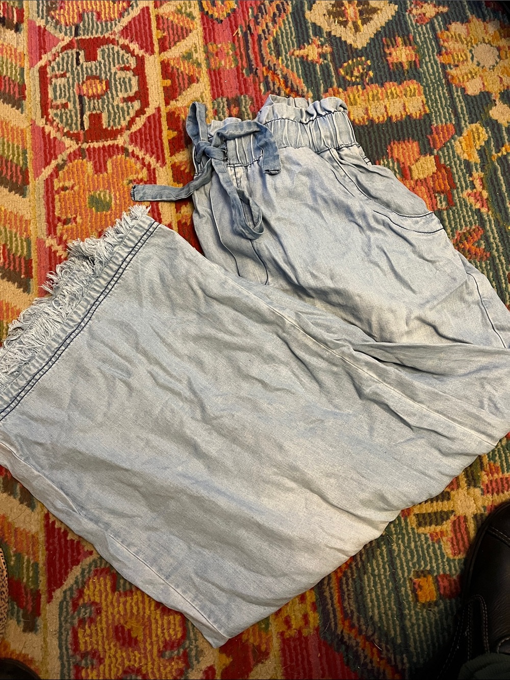 Very soft wide leg light denim drawstring / elastic waist ( sorry for wrinkle)